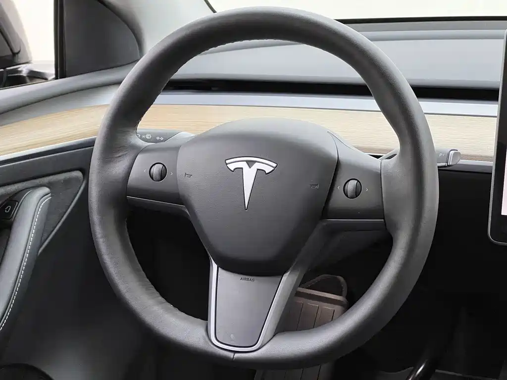 Tesla Model Y 2022 — фото 12
