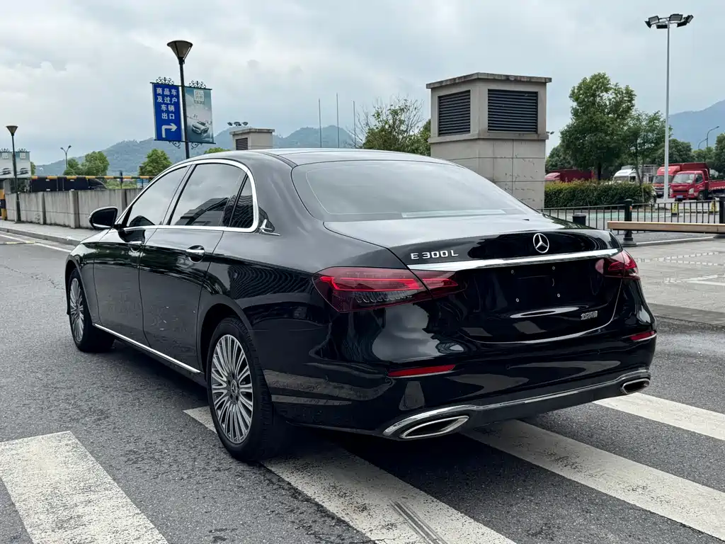 Mercedes-Benz E-Class 2023 — фото 5