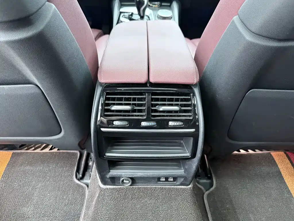 BMW 5 Series New Energy 2023 — фото 11