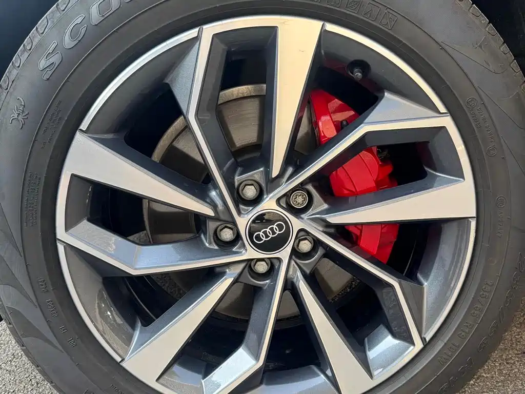 Audi Q5L 2024 — фото 9