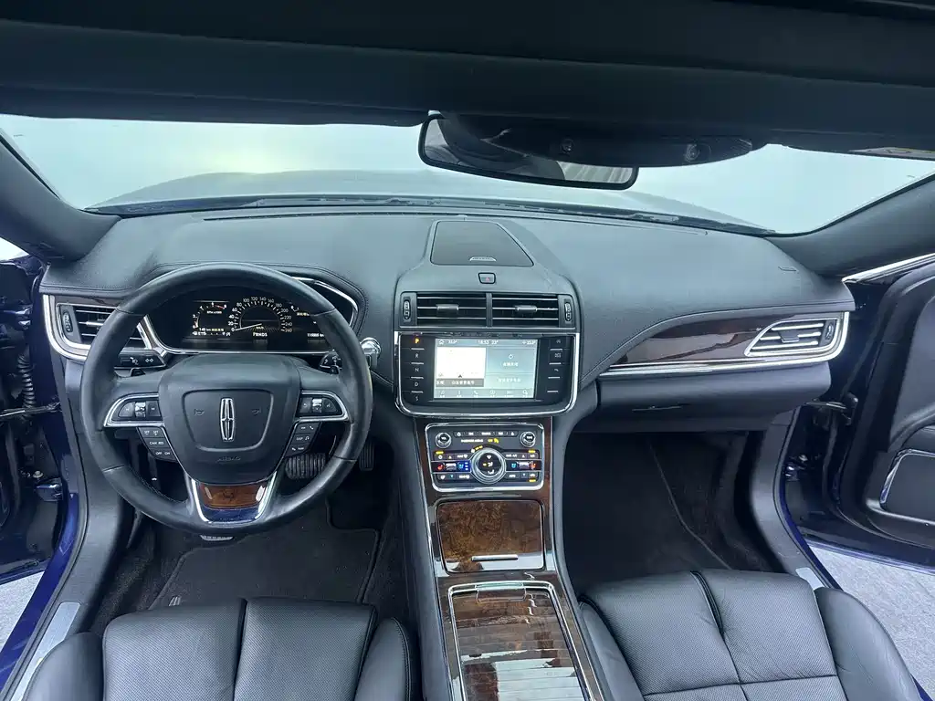 Lincoln Continental 2018 — фото 15