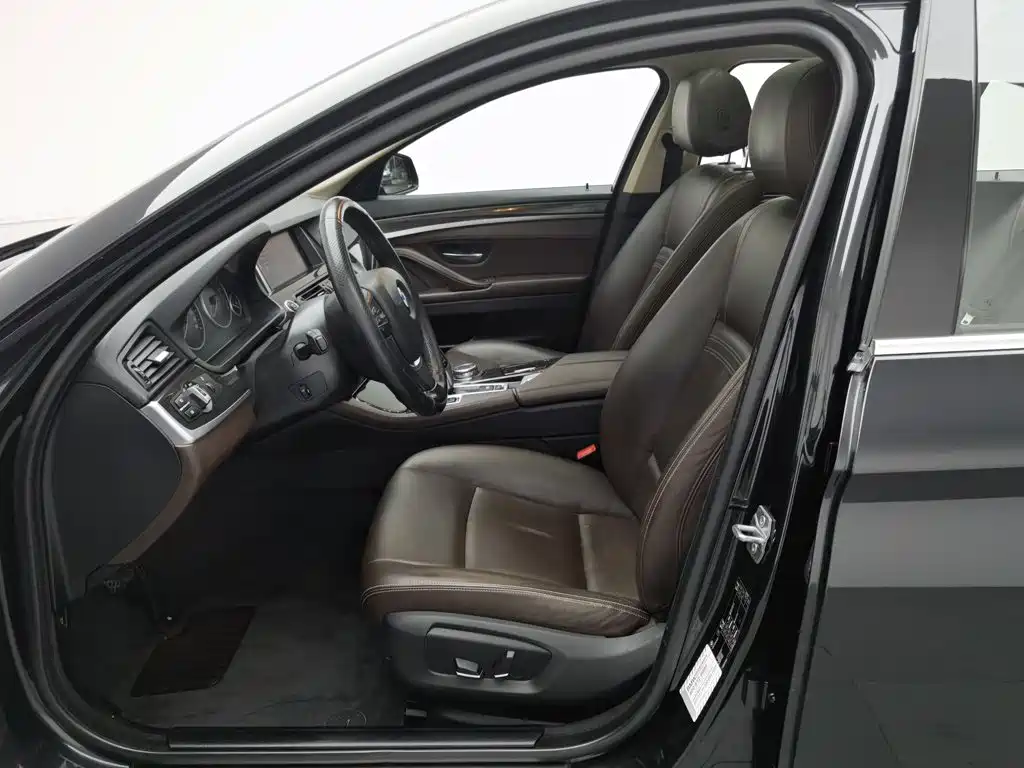 BMW 5 Series 2015 — фото 10