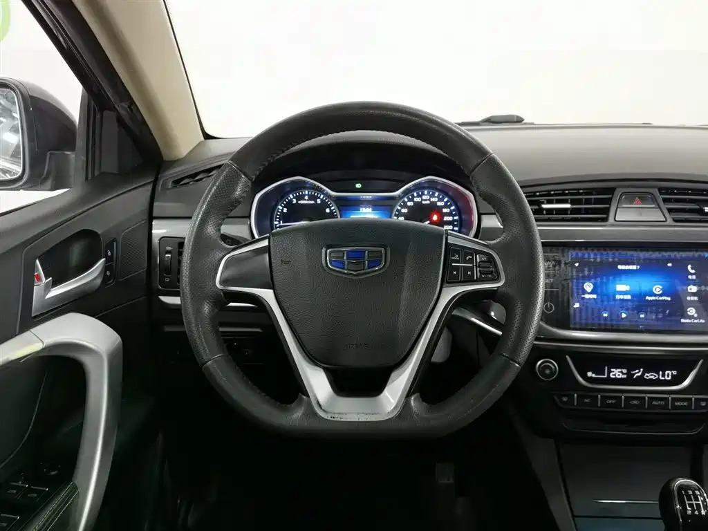 Geely Emgrand 2017 — фото 11
