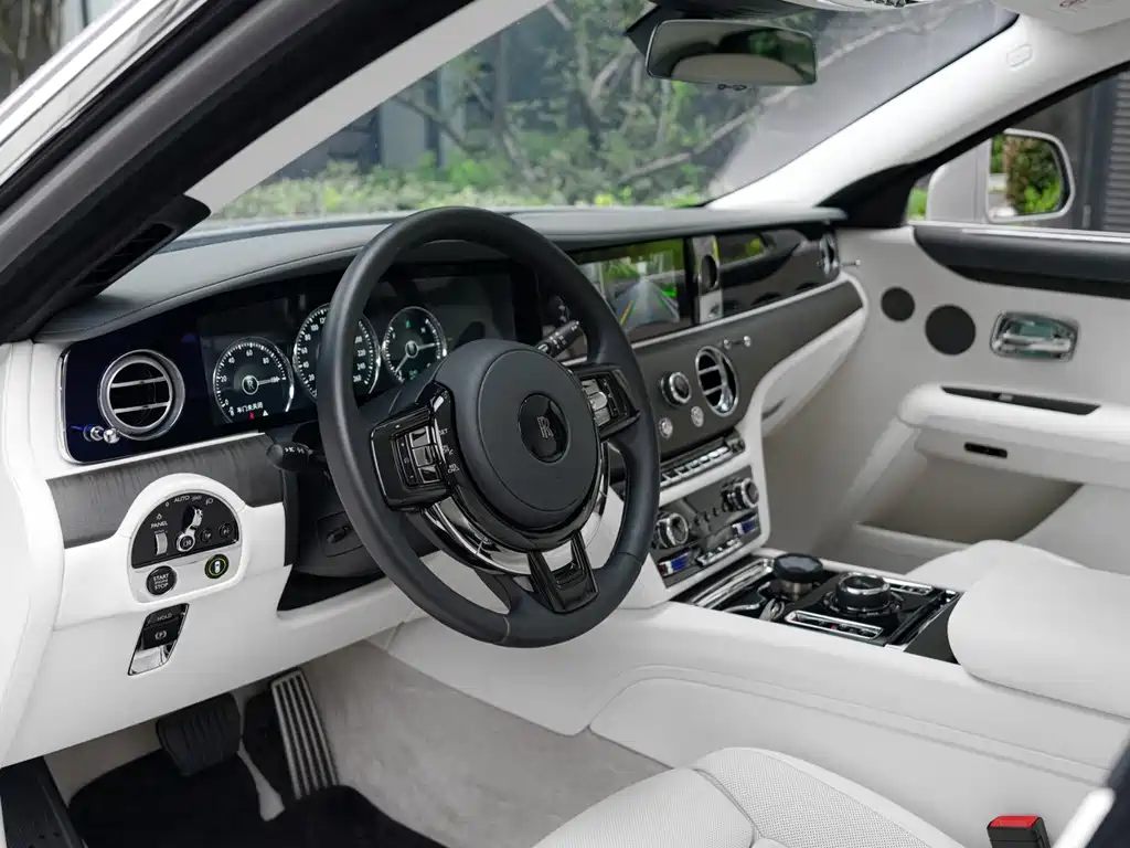 Rolls-Royce Ghost 2022 — фото 14