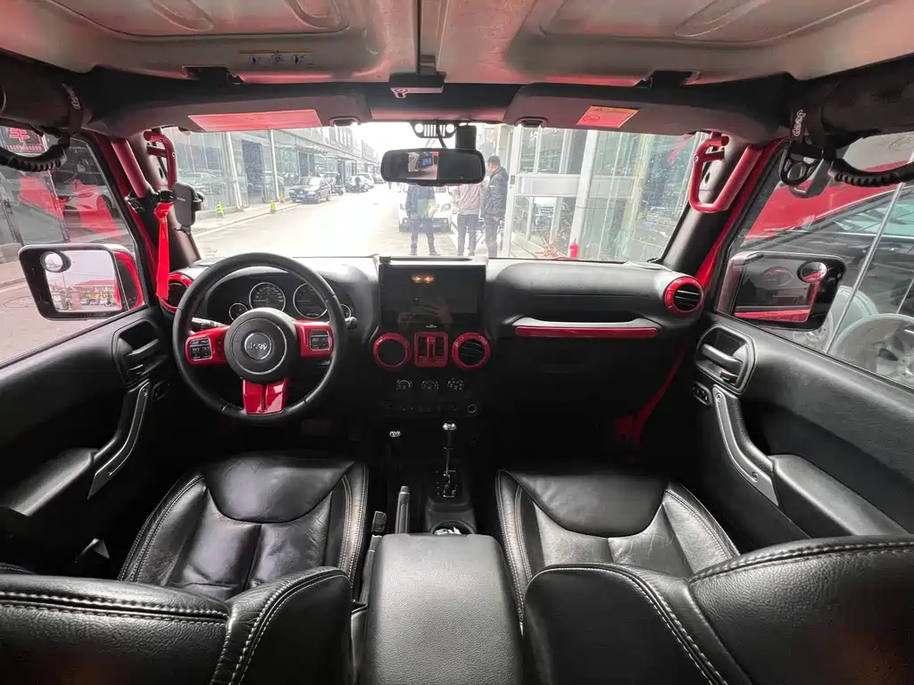 Jeep Wrangler 2015 — фото 11
