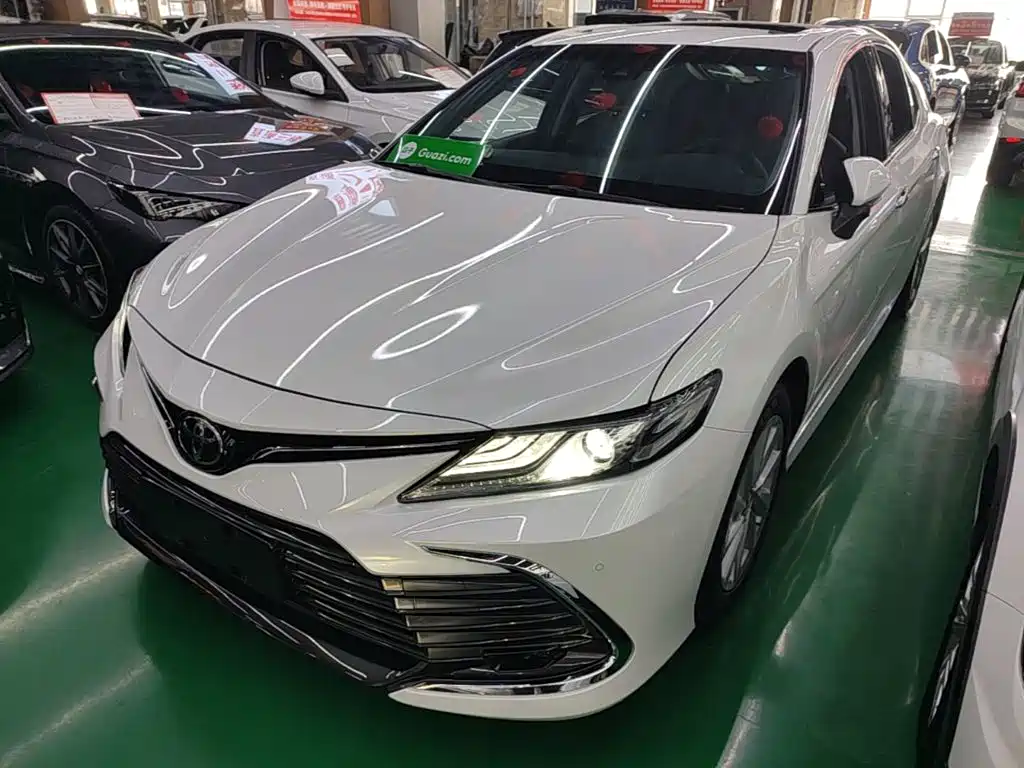 Toyota Camry 2021 — фото 2
