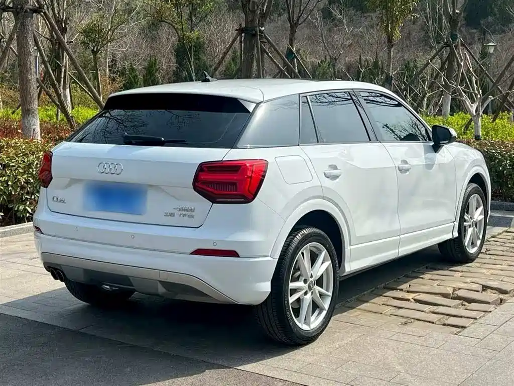 Audi Q2L 2021 — фото 15