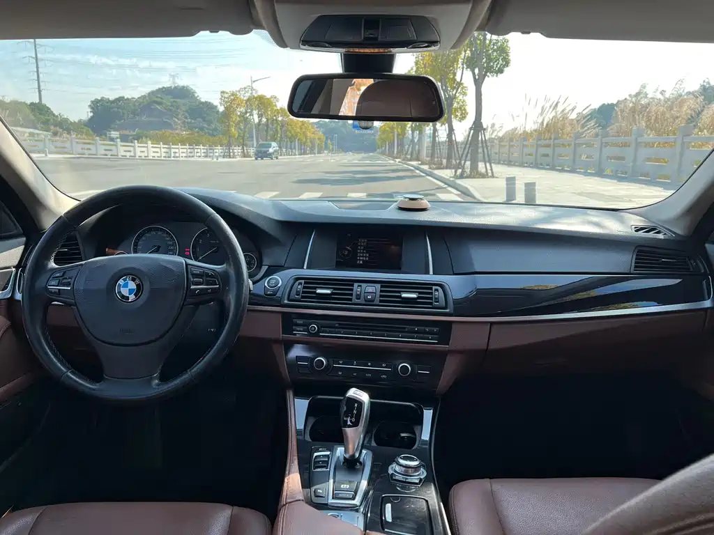 BMW 5 Series 2015 — фото 6