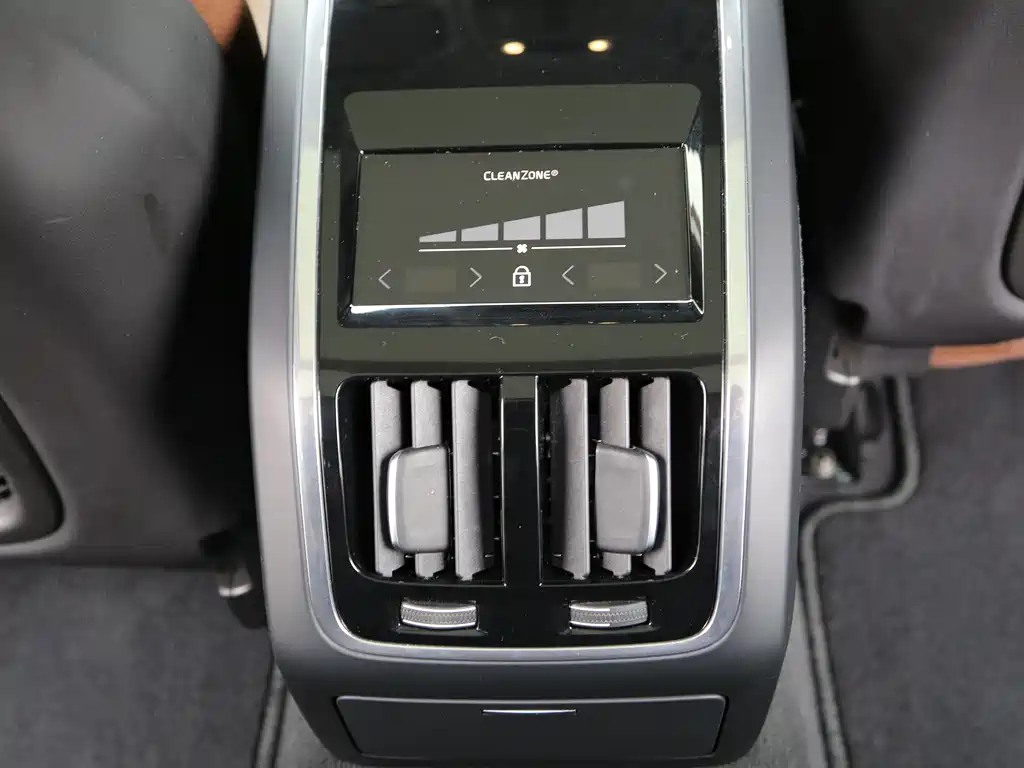Volvo S90 2018 — фото 15