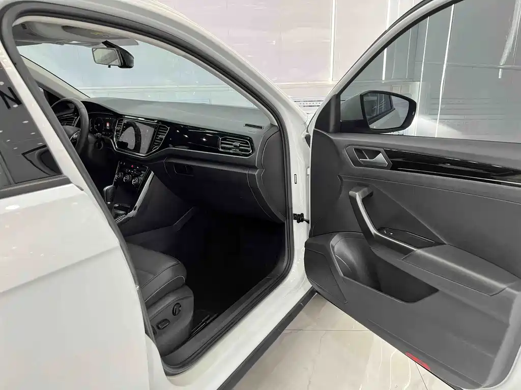 Volkswagen T-Roc 2023 — фото 18