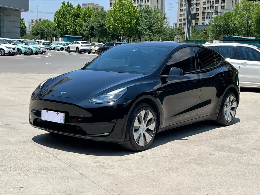 Tesla Model Y 2023 — фото 1