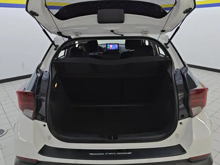 Toyota Yaris L 2021