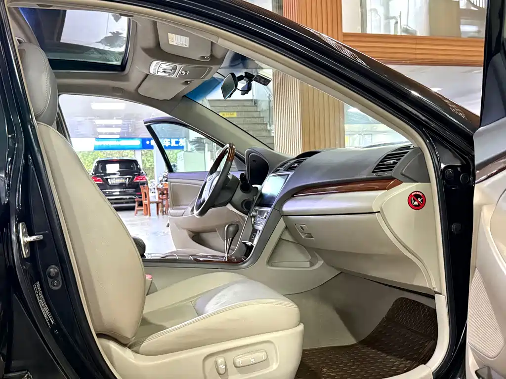 Toyota Camry 2015 — фото 9