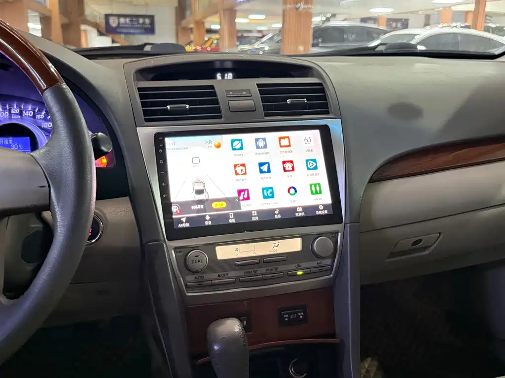 Toyota Camry 2015 — фото 16
