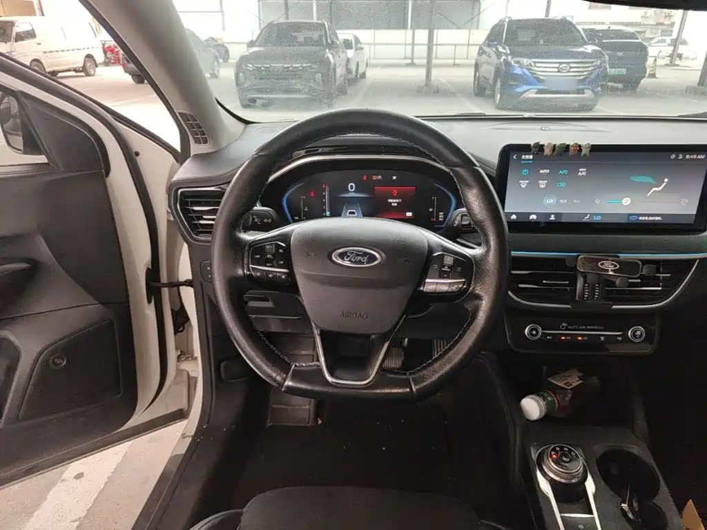 Ford Focus 2021 — фото 11