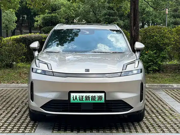 Lynk & Co 08 EM-P 2023