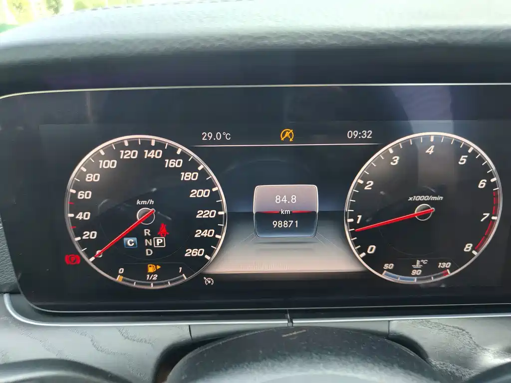 Mercedes-Benz E-Class 2018 — фото 10