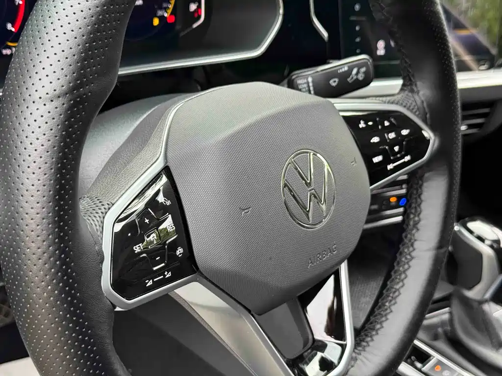 Volkswagen Passat 2024 — фото 18