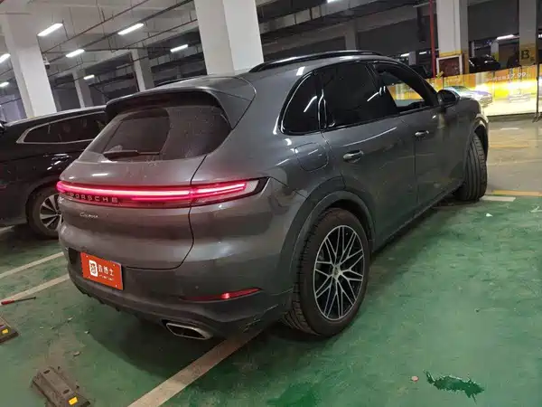 Porsche Cayenne 2024