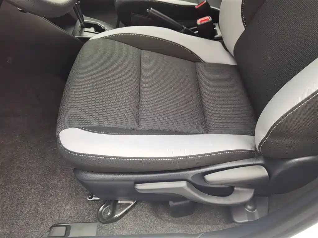 Toyota Yaris L 2020 — фото 20
