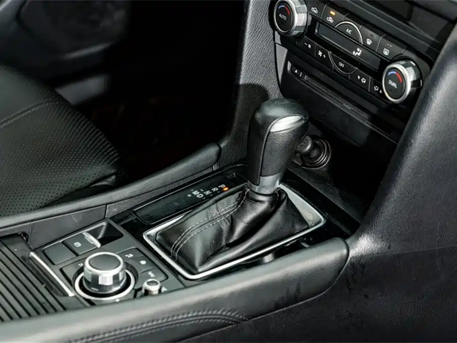 Mazda 3 Axela 2017 — фото 18