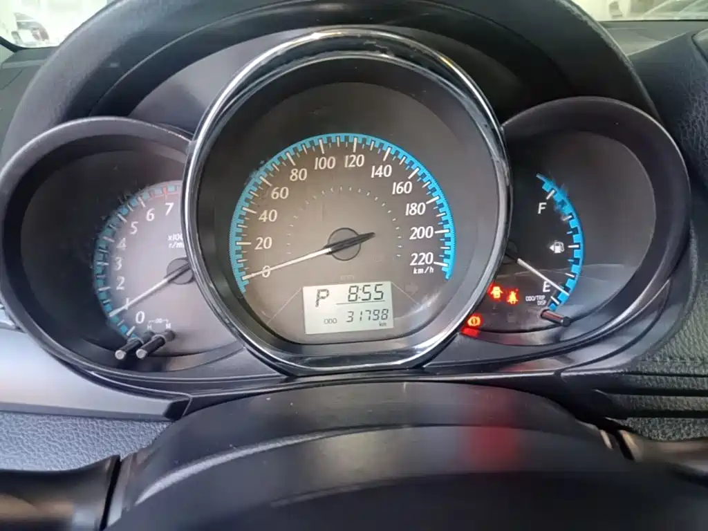 Toyota Yaris L 2018 — фото 12