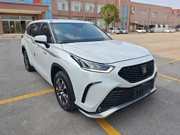 Toyota Crown Kluger 2022