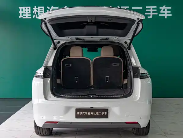 Li Auto L8 2025