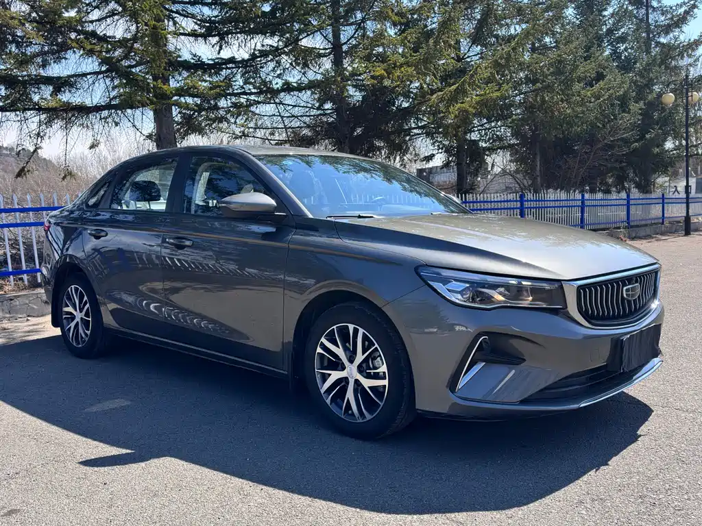 Geely Emgrand 2024