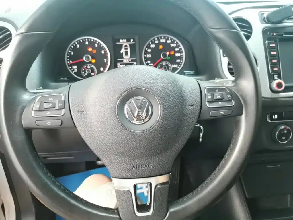 Volkswagen Tiguan 2015 — фото 11