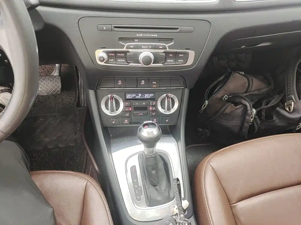 Audi Q3 2015 — фото 14