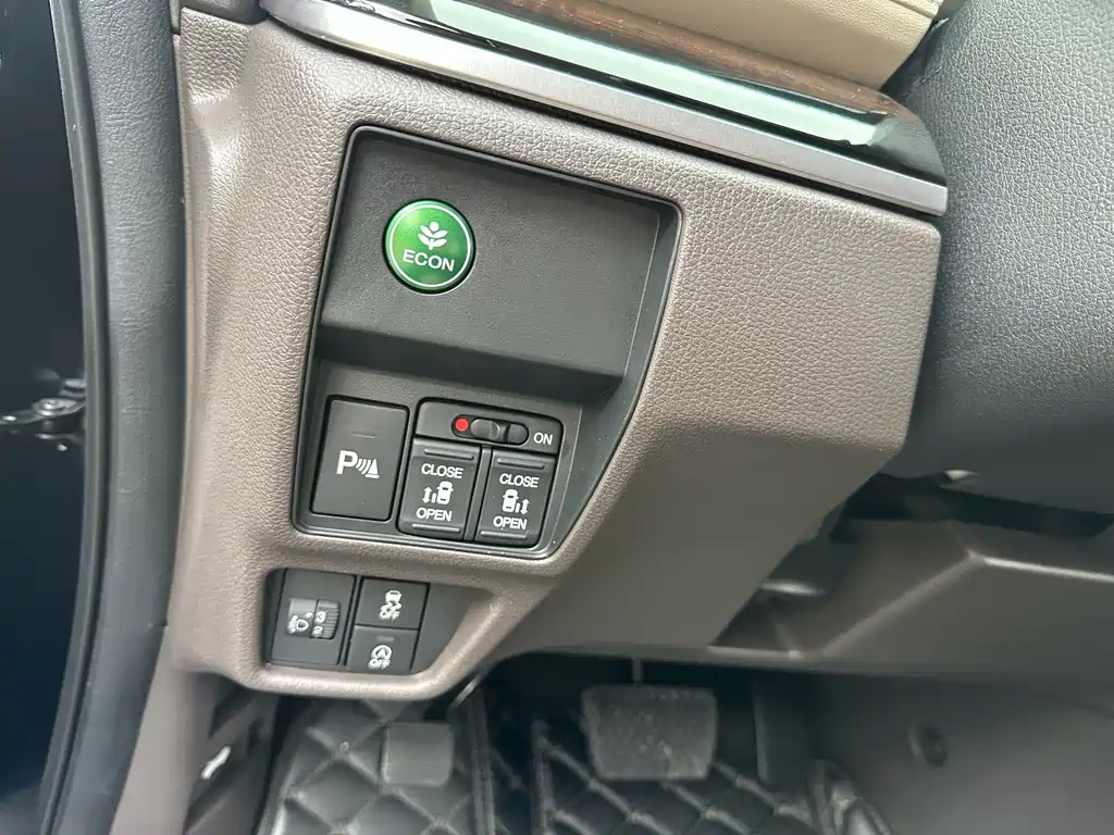 Honda Odyssey 2018 — фото 20