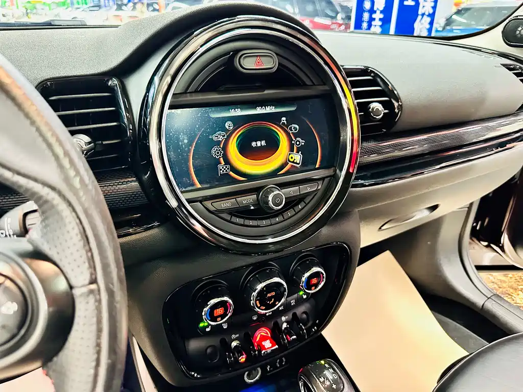 MINI Clubman 2018 — фото 45