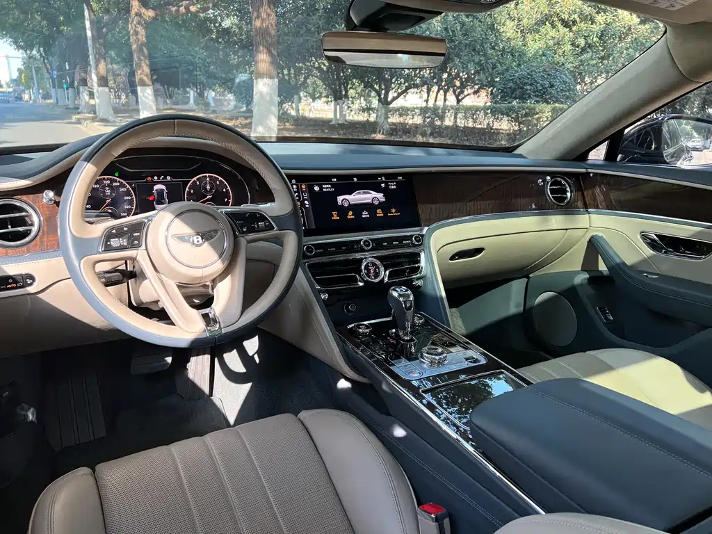 Bentley Flying Spur 2021 — фото 16