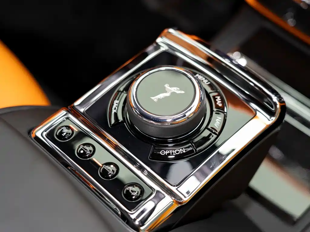 Rolls-Royce Phantom 2022 — фото 23