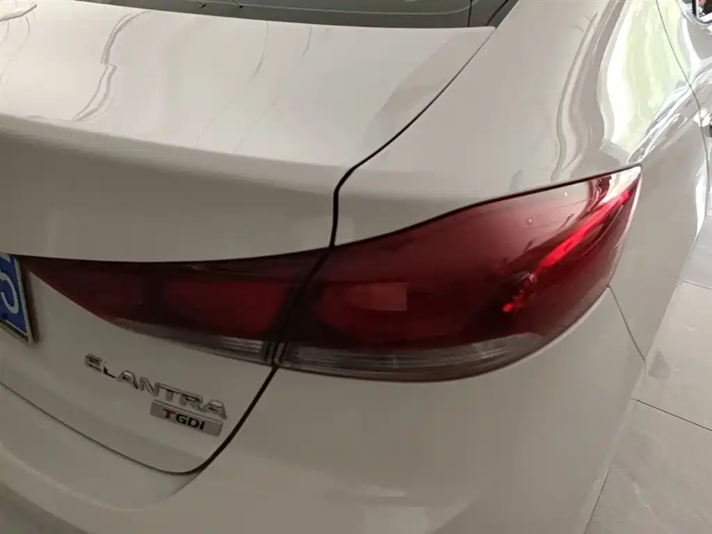Hyundai Elantra 2018 — фото 8