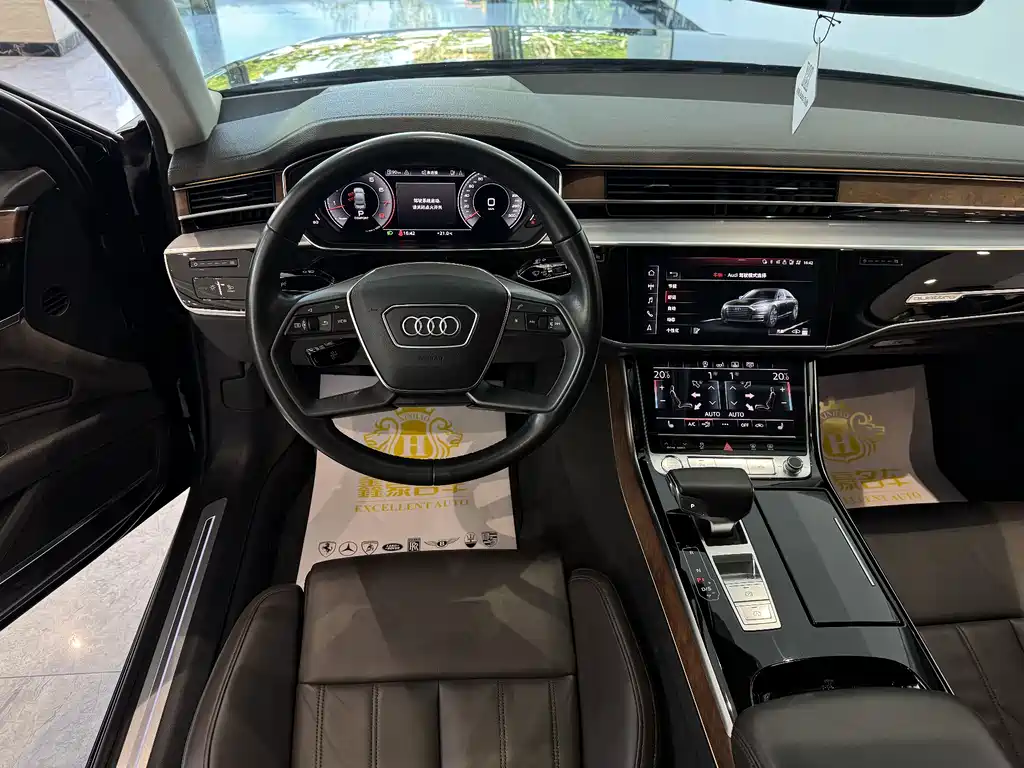 Audi A8 2019 — фото 8