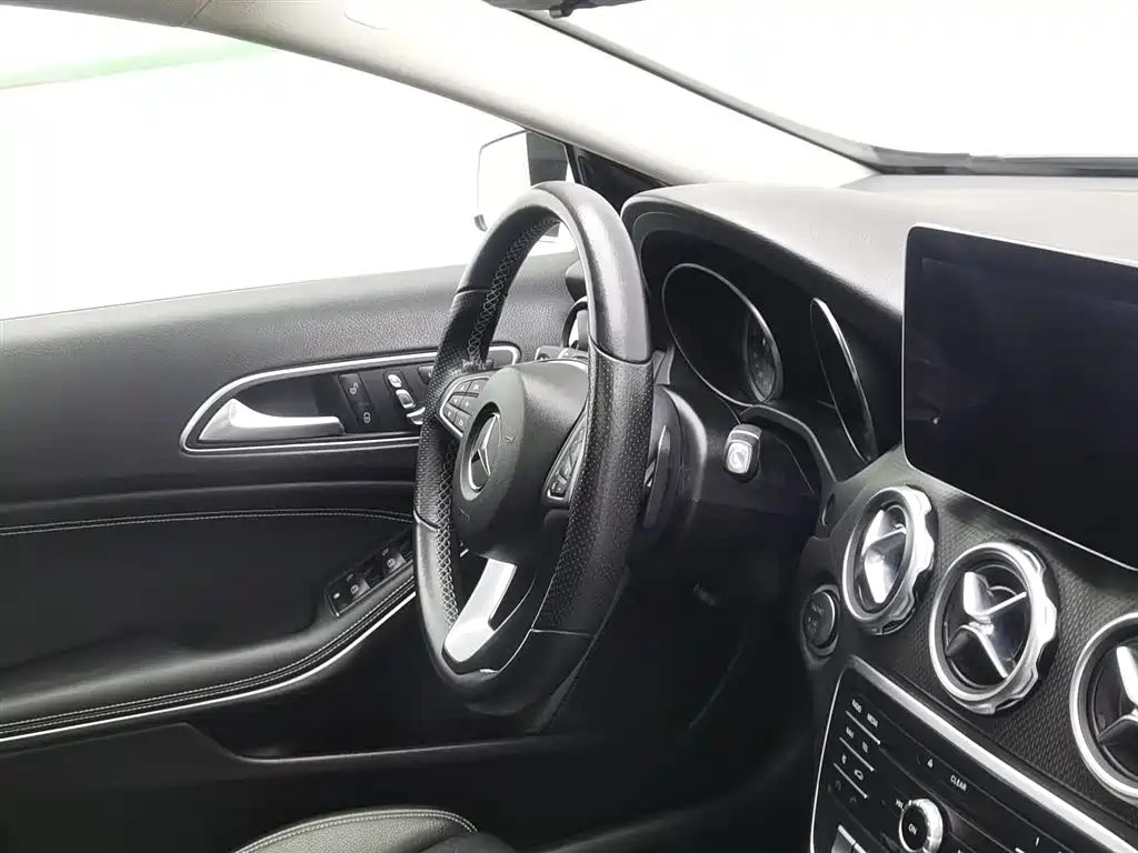 Mercedes-Benz GLA 2018 — фото 22