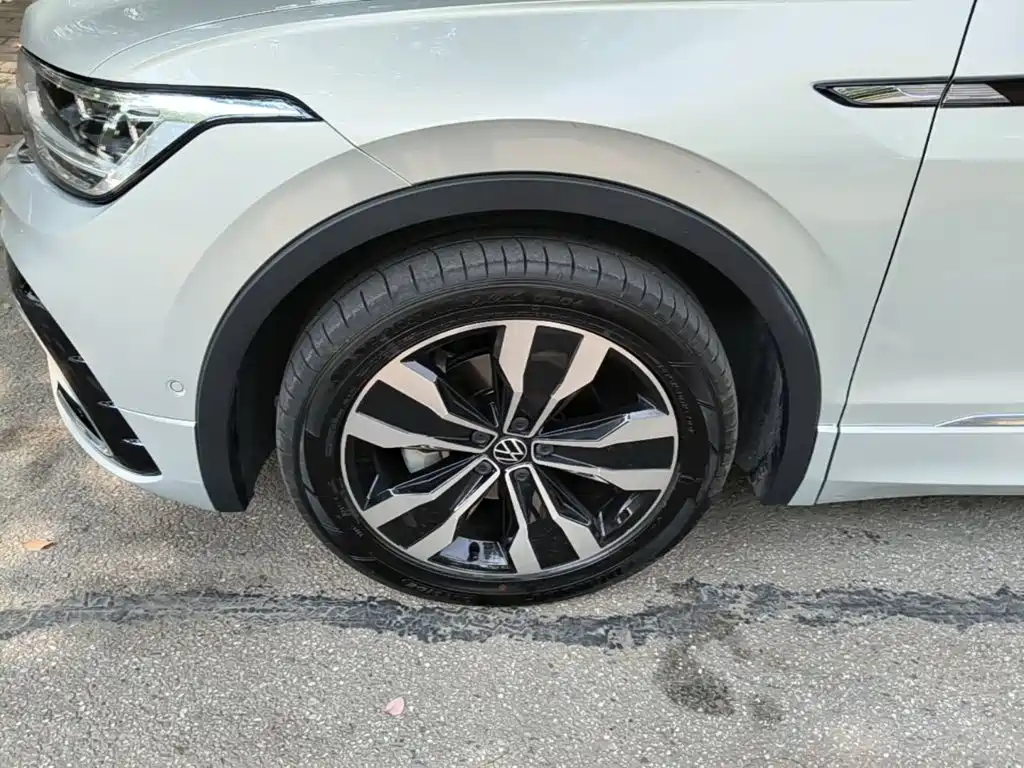 Volkswagen Tiguan L 2023 — фото 23