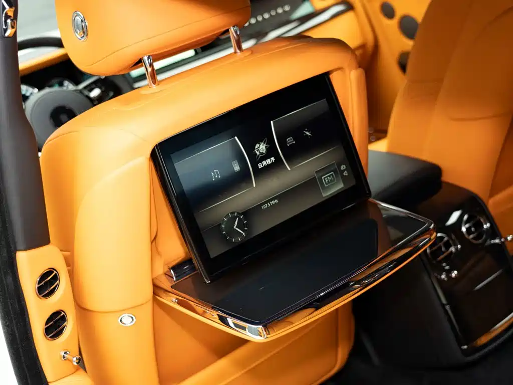 Rolls-Royce Phantom 2022 — фото 17