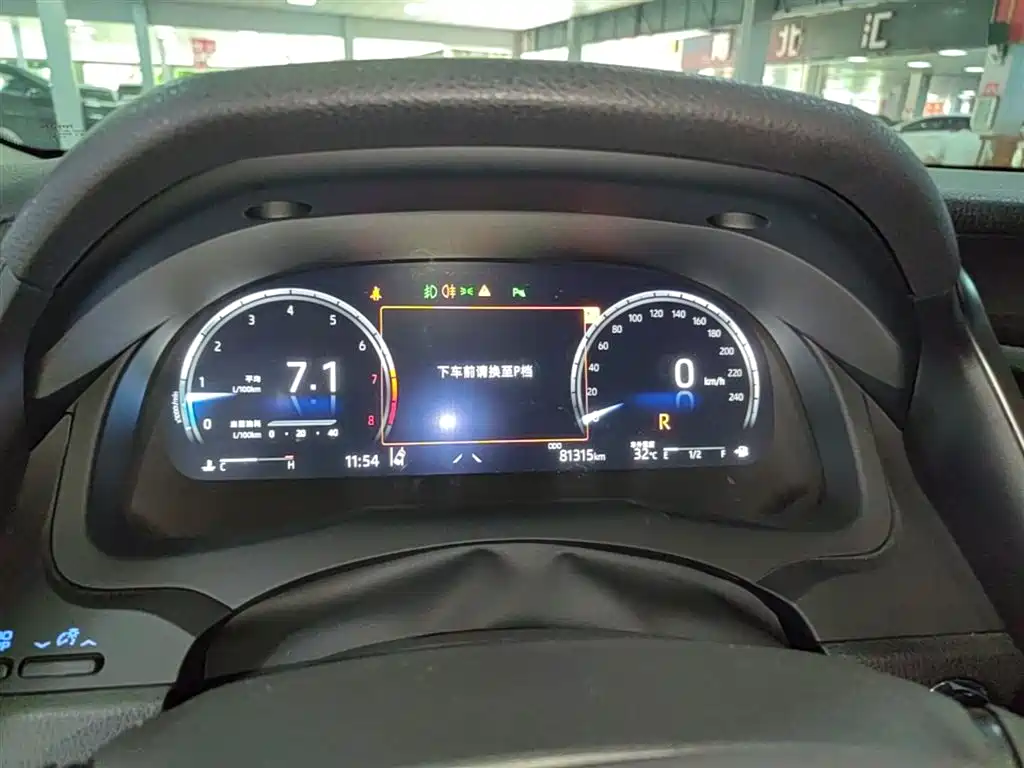 Toyota Camry 2022 — фото 12