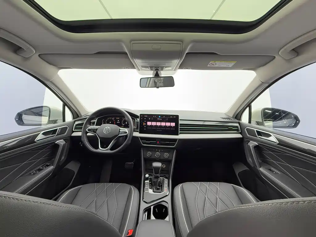 Volkswagen Tiguan L 2023 — фото 9
