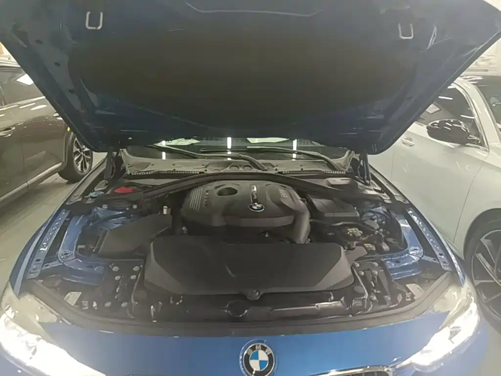 BMW 3 Series 2018 — фото 20
