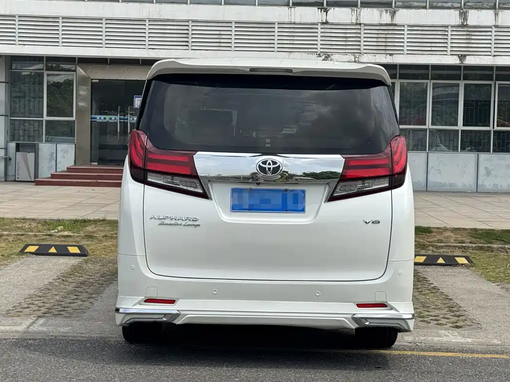 Toyota Alphard 2016 — фото 21