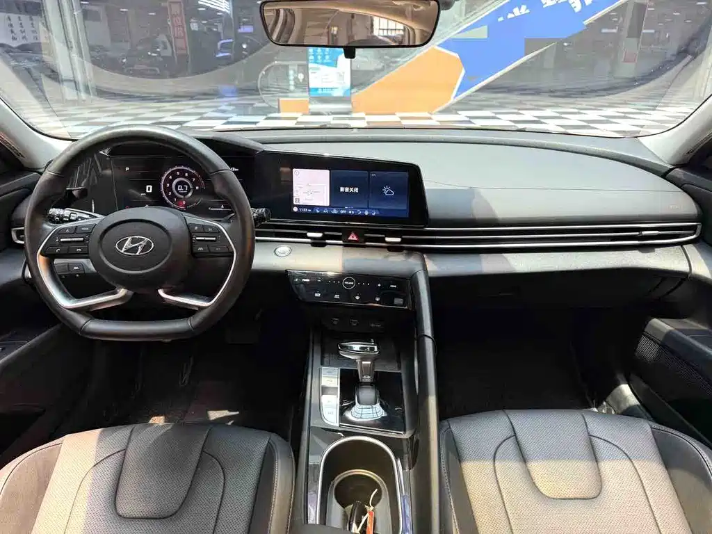 Hyundai Elantra 2022 — фото 10