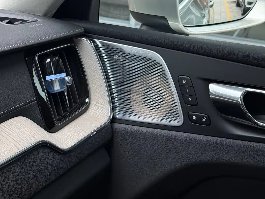 Volvo XC60 PHEV 2020 — фото 24