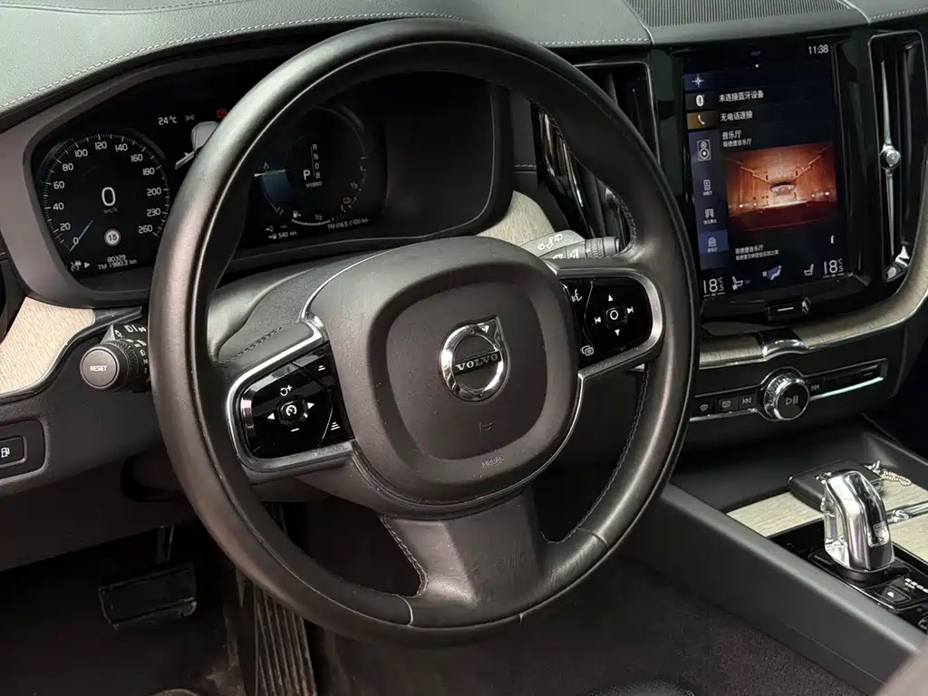 Volvo XC60 PHEV 2020 — фото 19
