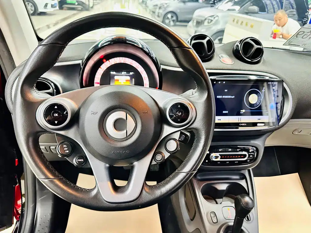 smart Fortwo 2018 — фото 43
