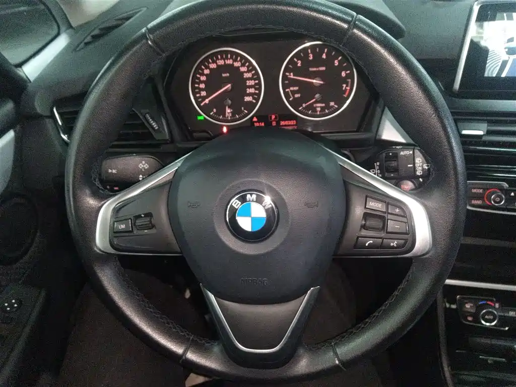 BMW 2 Series Active Tourer 2017 — фото 7
