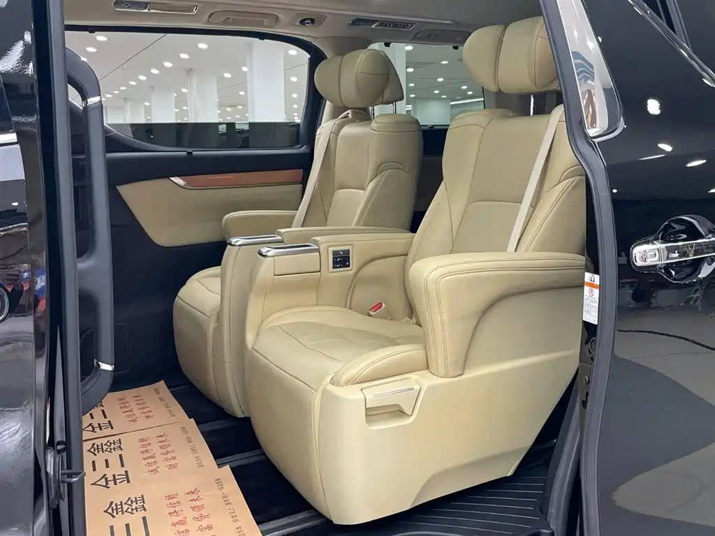 Toyota Alphard 2020 — фото 16